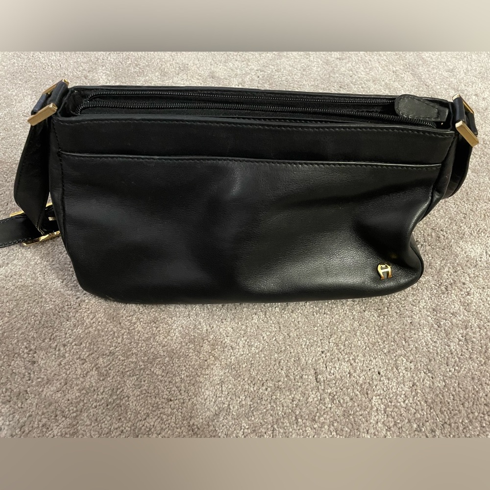 Vintage Etienne Agner black leather purse.